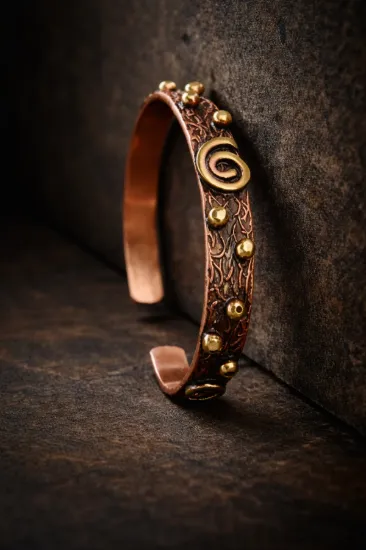 Picture of Kadın Bakır Bileklik G Motifli Üstü Kabartmalı Saf Bakır Bilezik Kelepçe